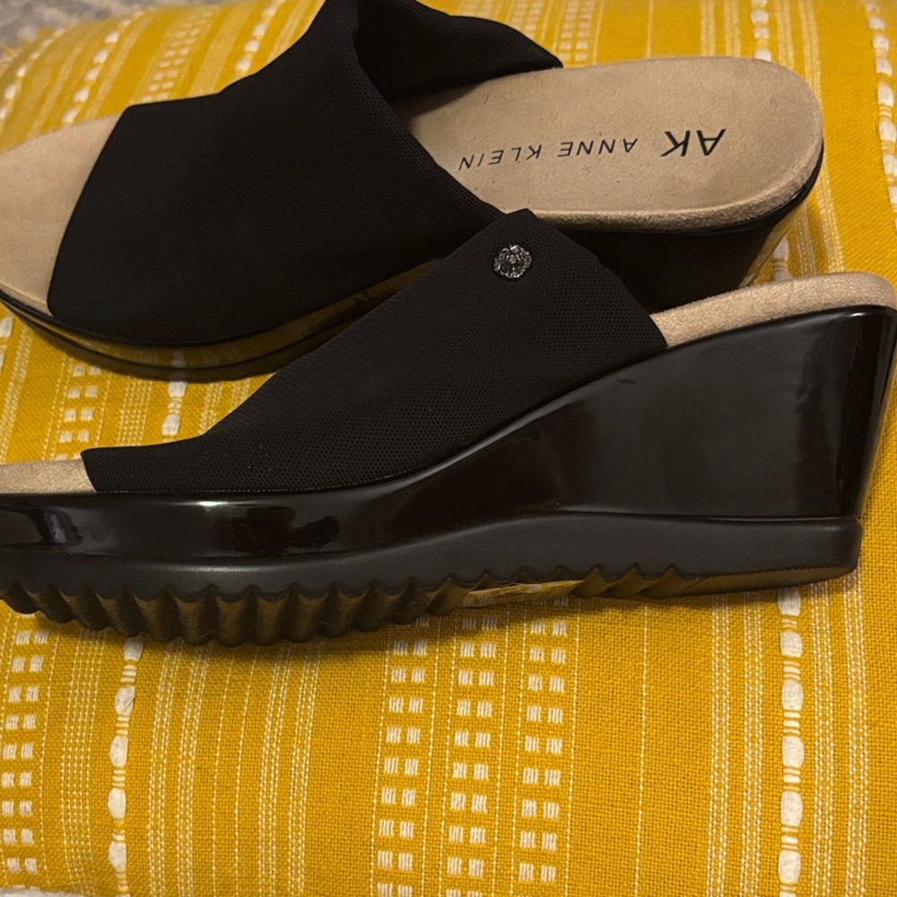 Anne Klein Black and Tan Wedge Sandals